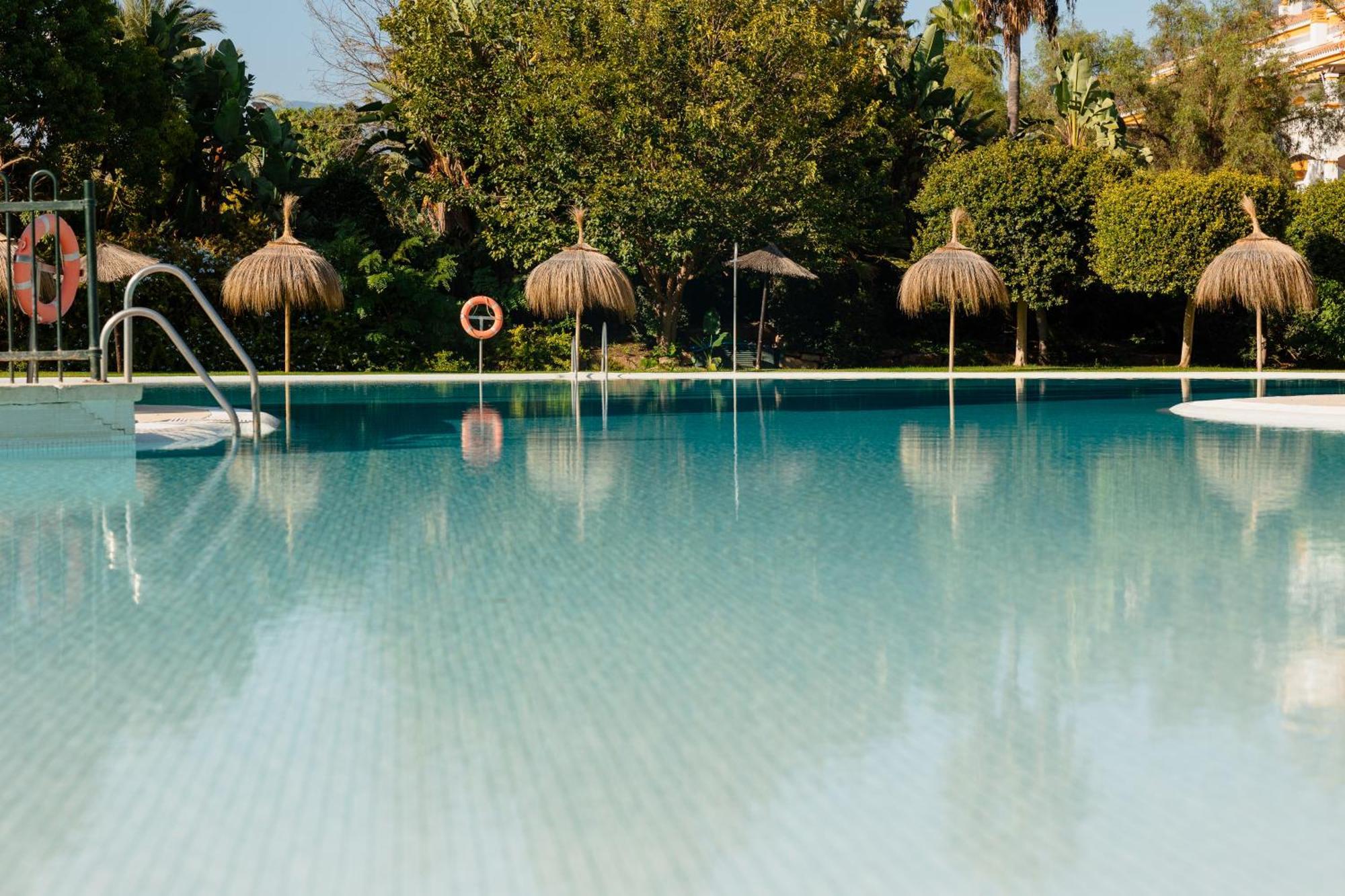 Ground Floor Holiday Apartment With Terrace And Pool In Puerto Banus, Marbella Exterior foto