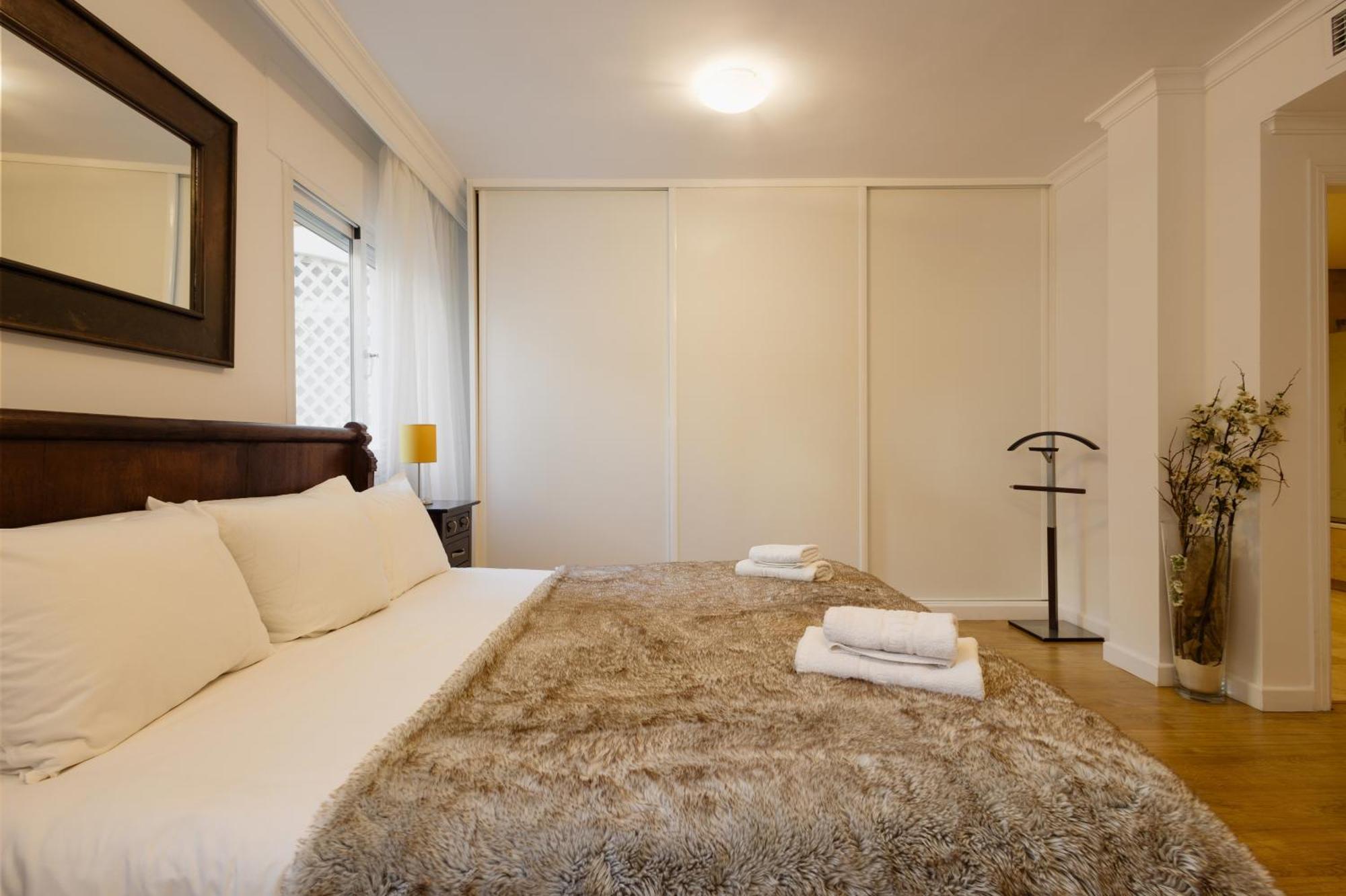 Ground Floor Holiday Apartment With Terrace And Pool In Puerto Banus, Marbella Exterior foto